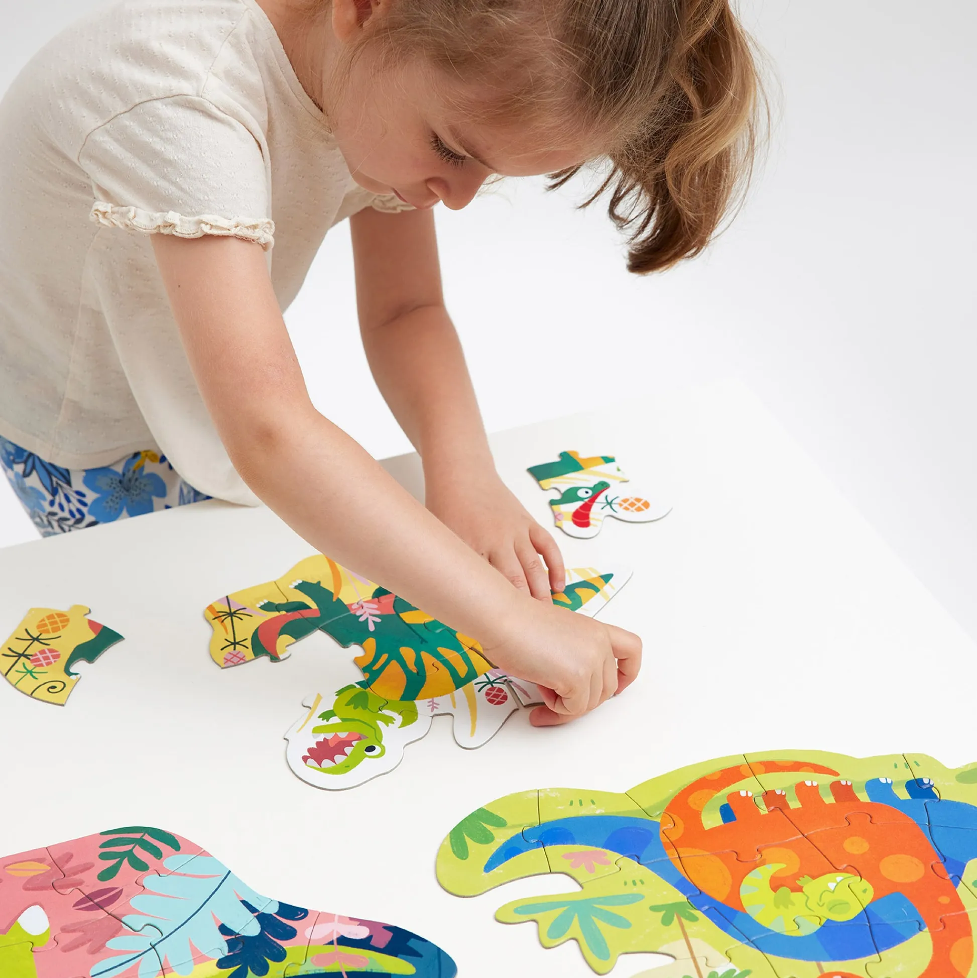 Educators Resource Ban h Dis t Dinosaurs Jigsaw Puzzle - 71 pc* Puzzles