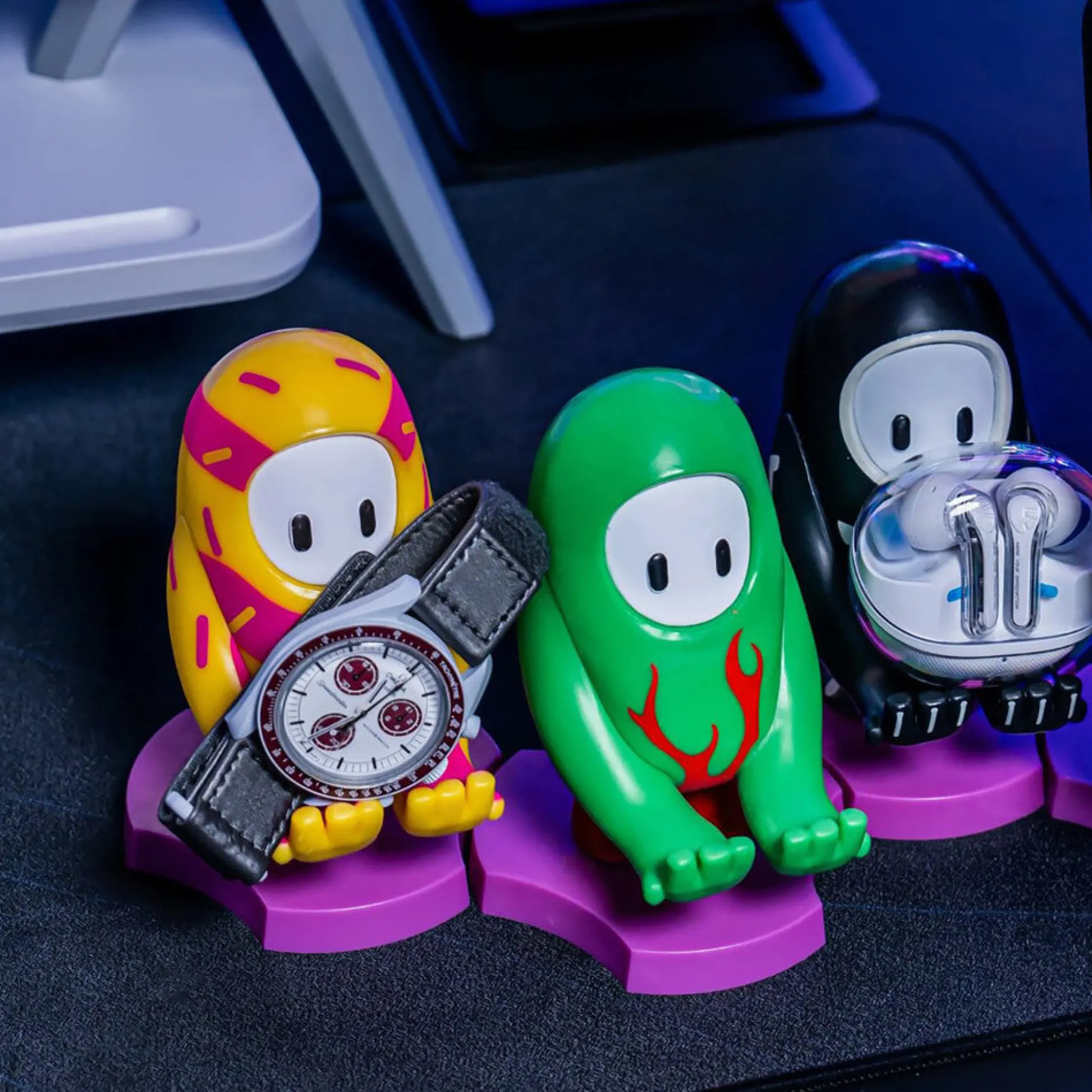 Flat River Group Exquisite Gaming: Holdems: Fall Guys - Skelly - Earbud & Phone Holder* Action Figures