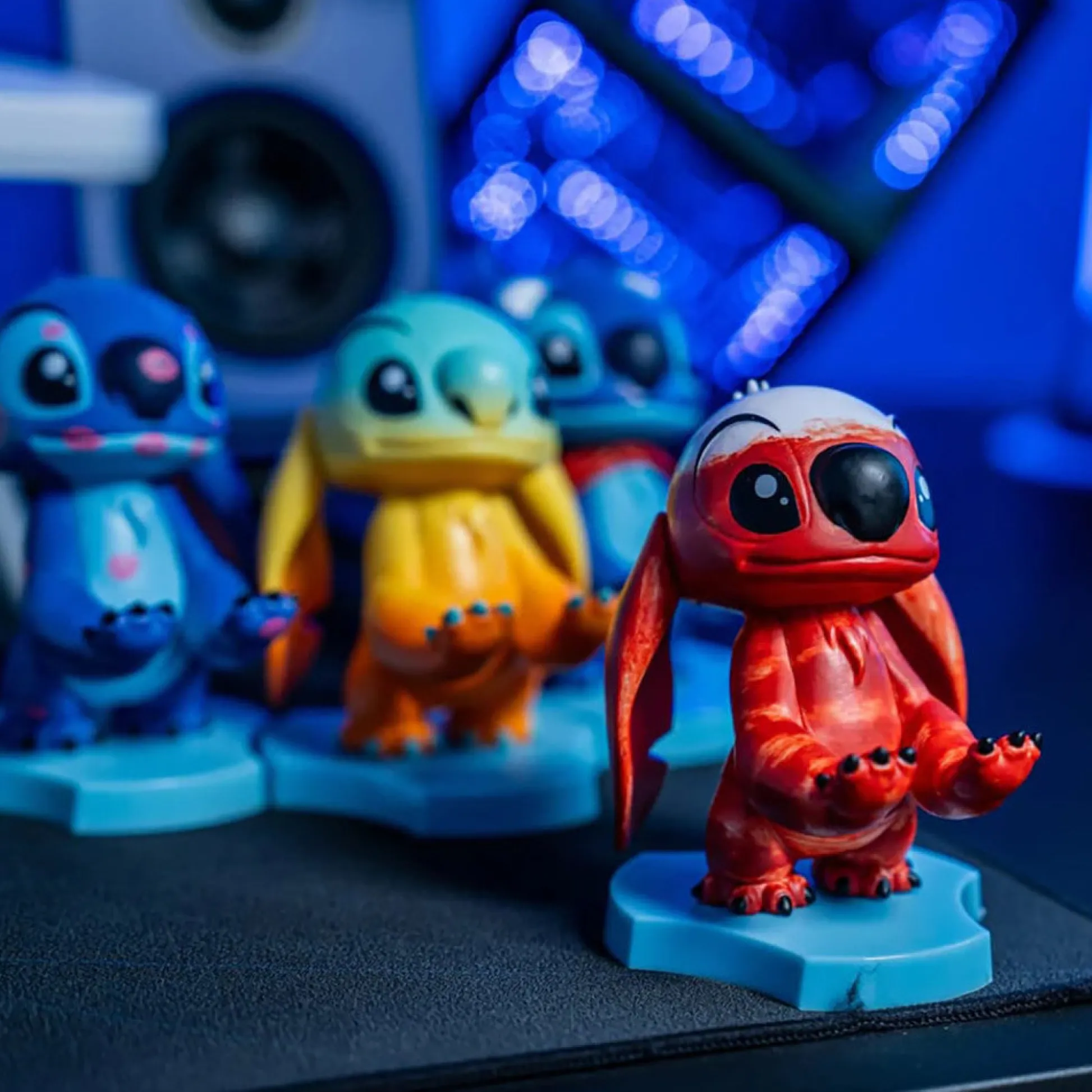 Flat River Group Exquisite Gaming: Holdems: Lilo & Stitch - Badness Level Stitch Earbud & Phone Holder* Action Figures
