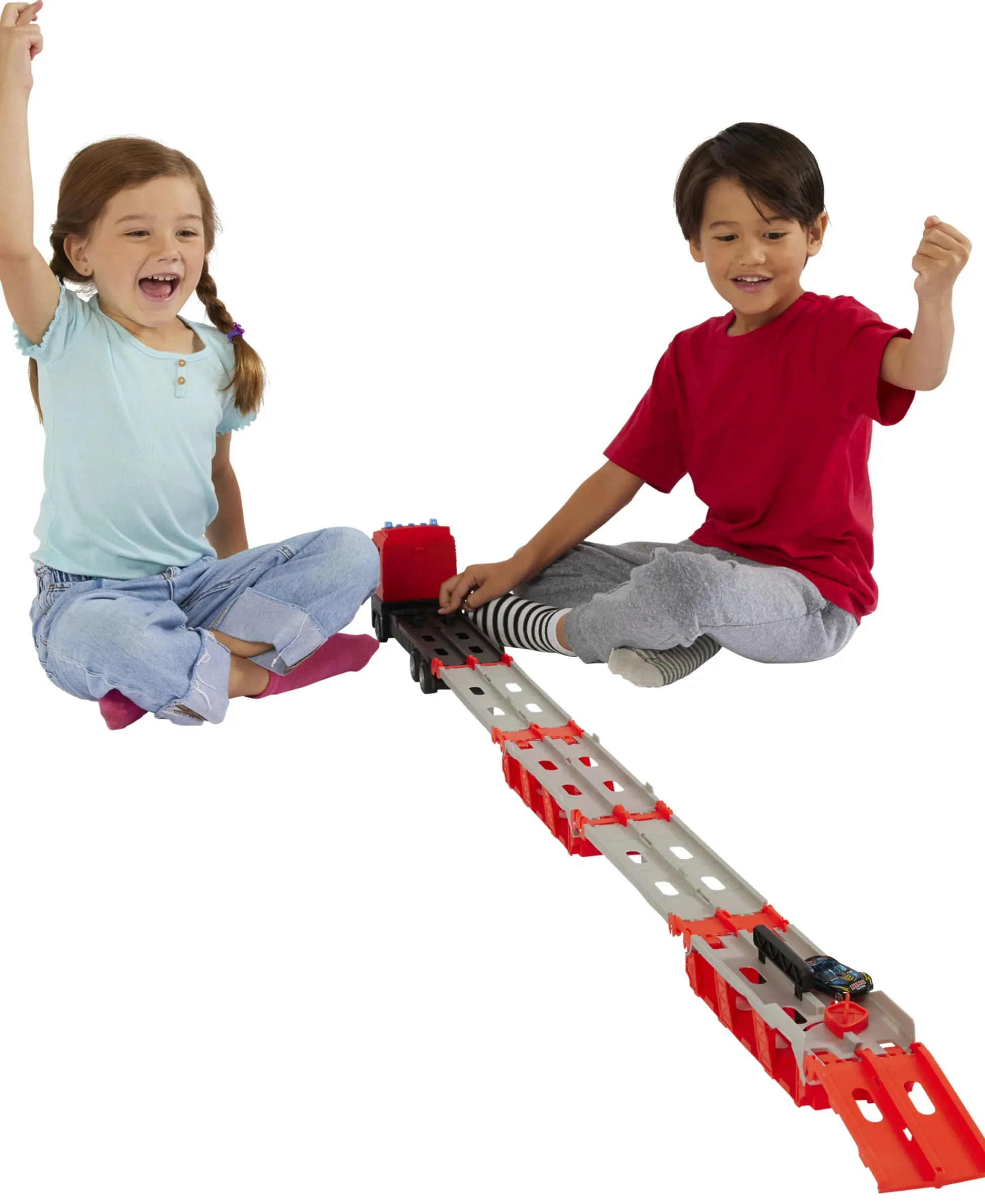 Macy's - Supplier Fast Lane 1:87 Expand and Play Diecast Car Carrier Set* Playsets & Racetracks