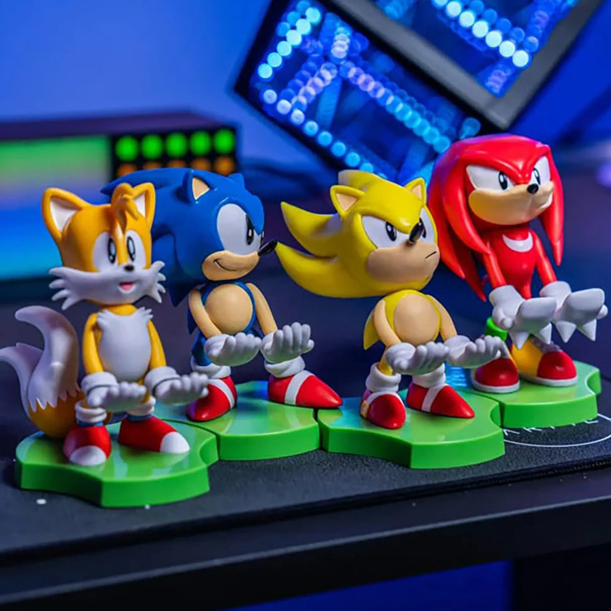 Flat River Group Super Sonic Speedster Earbud & Phone Holder by Exquisite Gaming* Action Figures