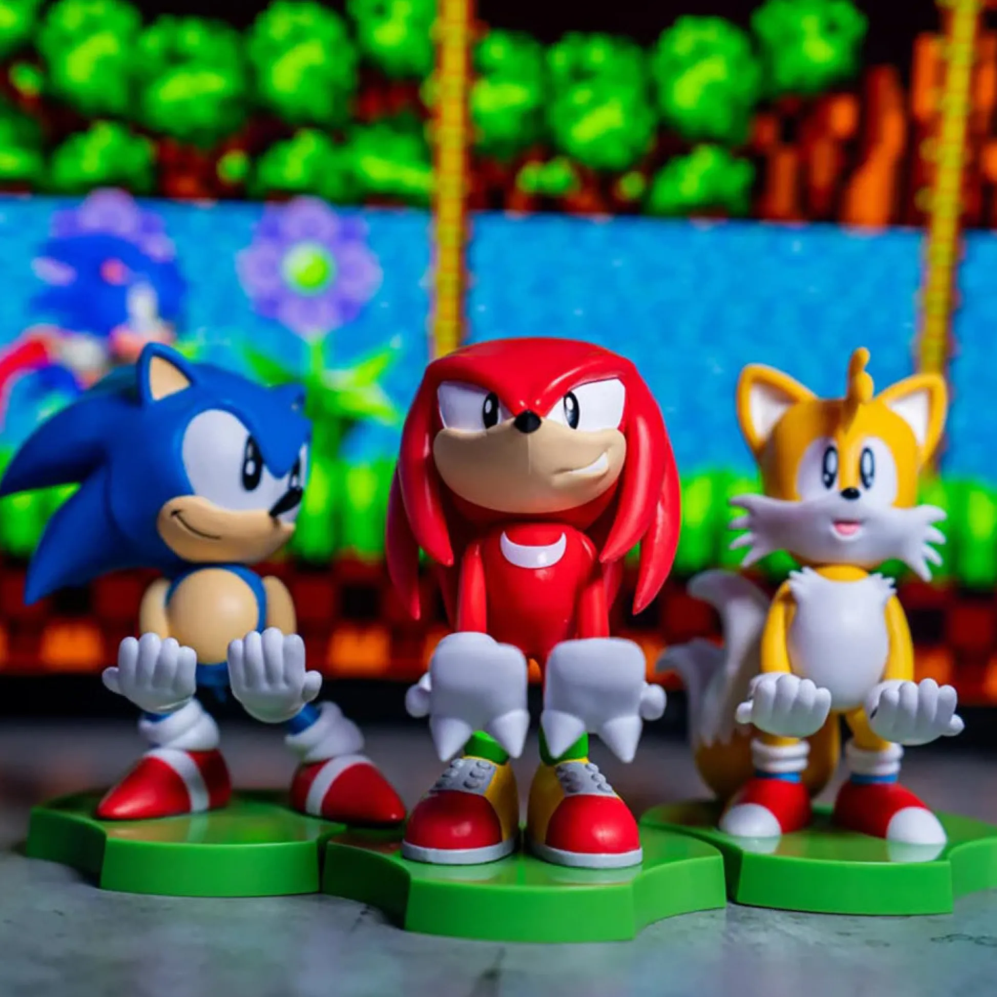 Flat River Group Super Sonic Speedster Earbud & Phone Holder by Exquisite Gaming* Action Figures