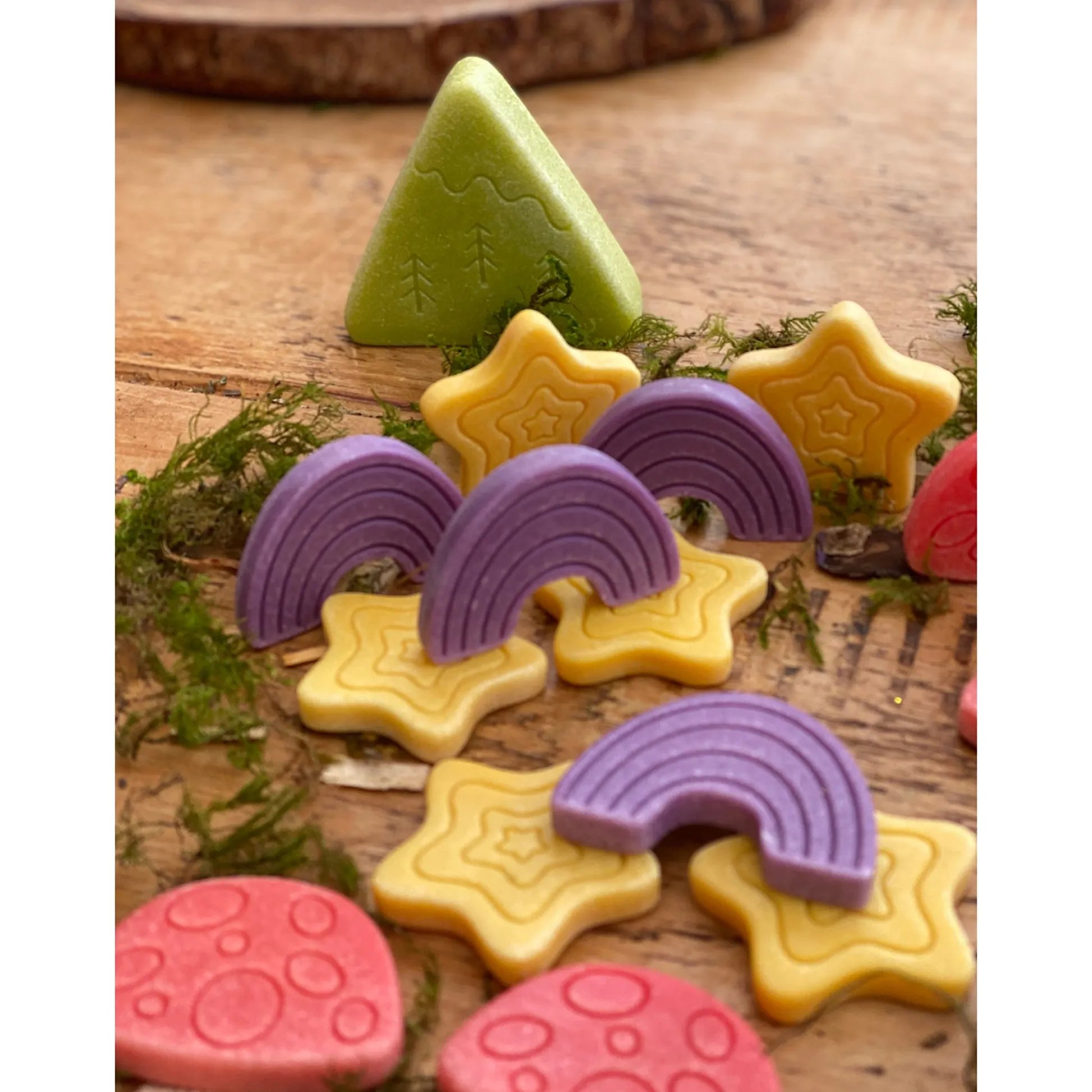Educators Resource Yellow Door Fairy Tale Engraved Scenery Stones Play Set - 18 Pieces* Preschool Education Toys & Activities